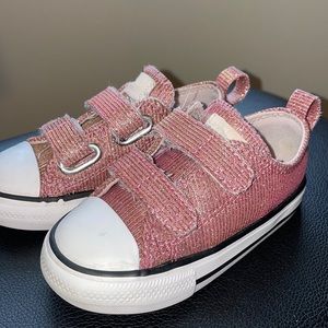 Converse sparkly pink low top